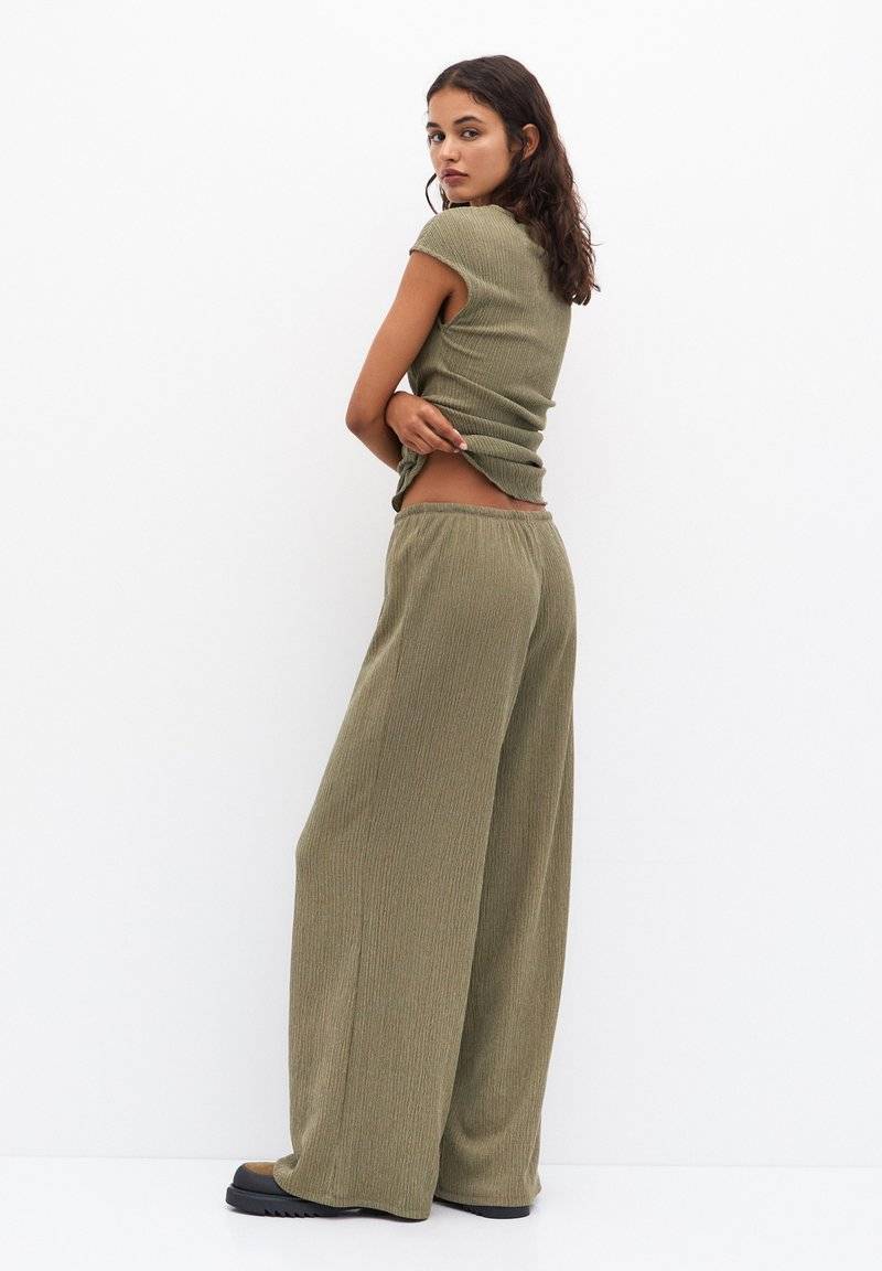 PULL&BEAR PULL&BEAR WIDE-LEG FLOWING - Trousers - khaki Fabrikverkauf