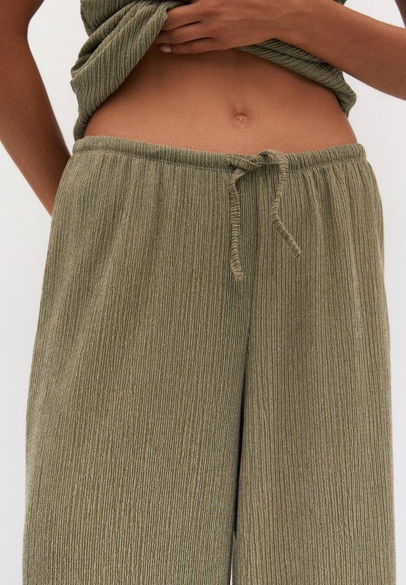 PULL&BEAR PULL&BEAR WIDE-LEG FLOWING - Trousers - khaki Fabrikverkauf