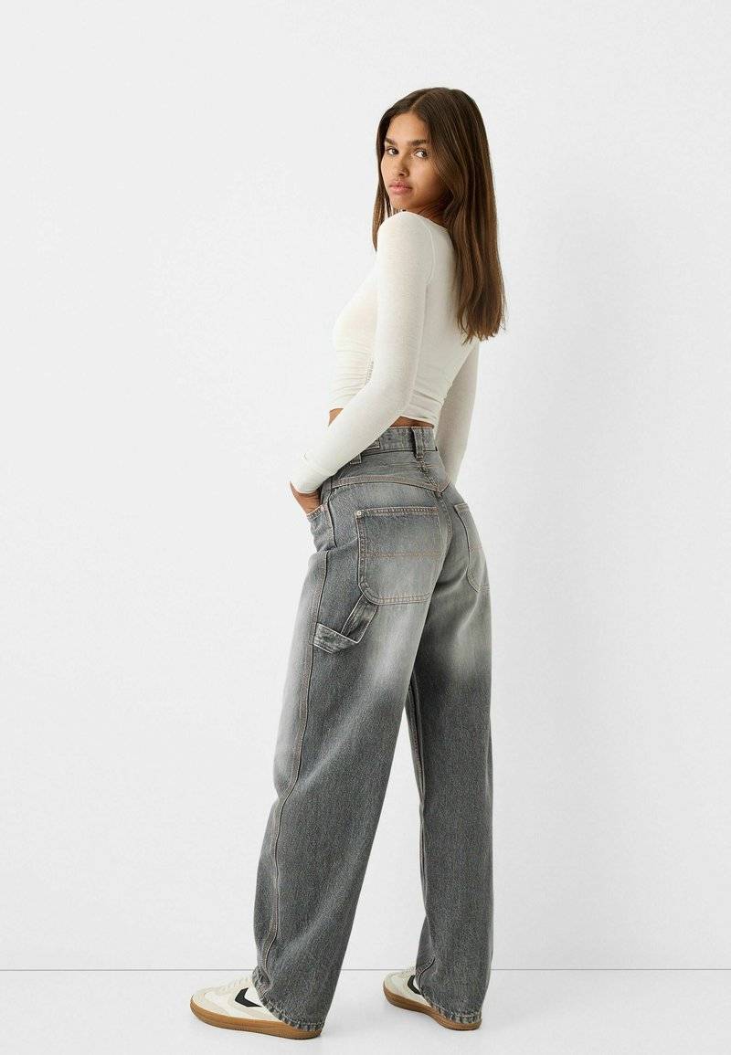 Bershka Bershka WIDE BALLOON CARPENTER - Relaxed fit jeans - grey Fabrikpreis