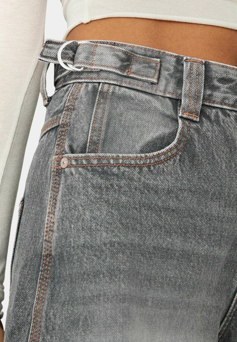 Bershka Bershka WIDE BALLOON CARPENTER - Relaxed fit jeans - grey Fabrikpreis