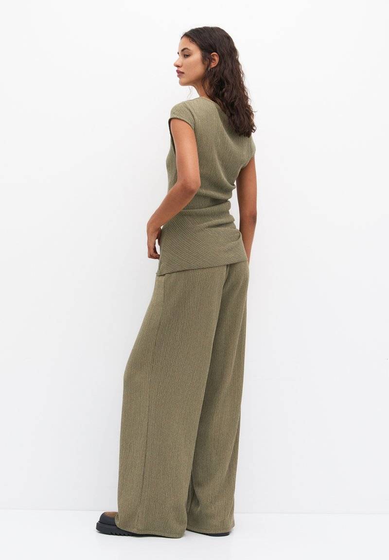 PULL&BEAR PULL&BEAR GATHERED SLEEVELESS - Blouse - khaki Begrenztes Angebot