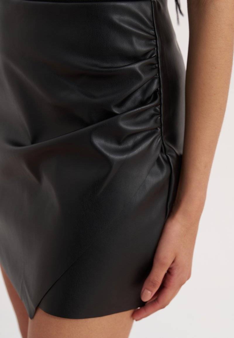 Even&Odd Even&Odd Mini skirt - black Exklusivangebot