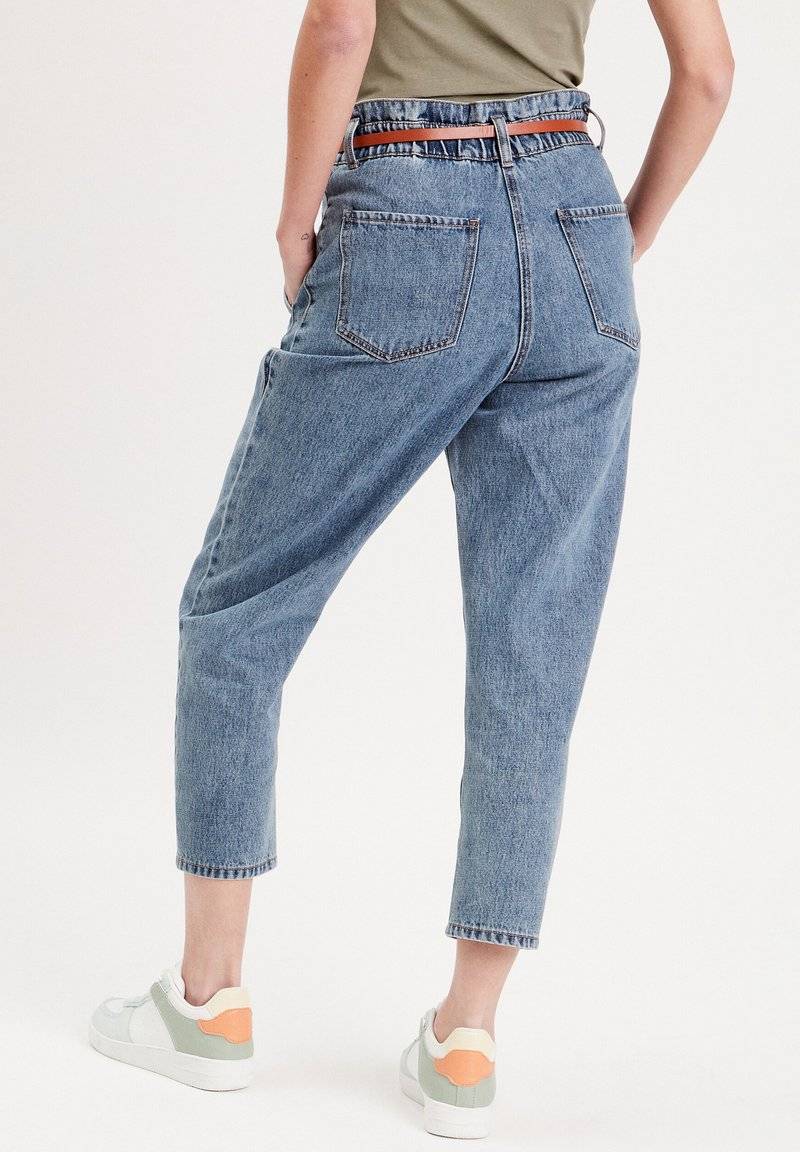 Cache Cache Cache Cache SLOUCHY-MIT GÜRTEL - Jeans Tapered Fit - denim stone Weihnachtsangebot