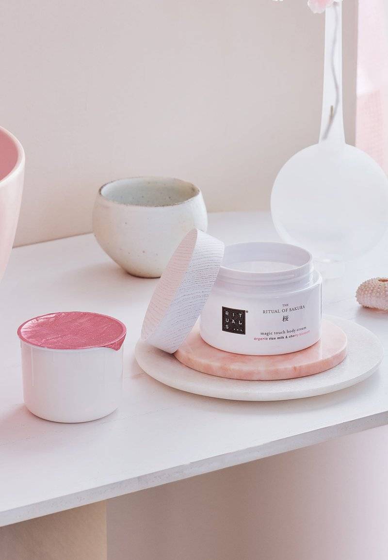 Rituals Rituals BODY CREAM REFILL THE RITUAL OF SAKURA - FLORAL - CHERRY BLOSSOM & RICE MILK - Moisturiser Begrenzte Freigabe