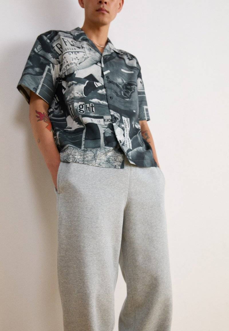Nike Sportswear Nike Sportswear BUNGIE PANT - Tracksuit bottoms - grey heather Preisnachlass