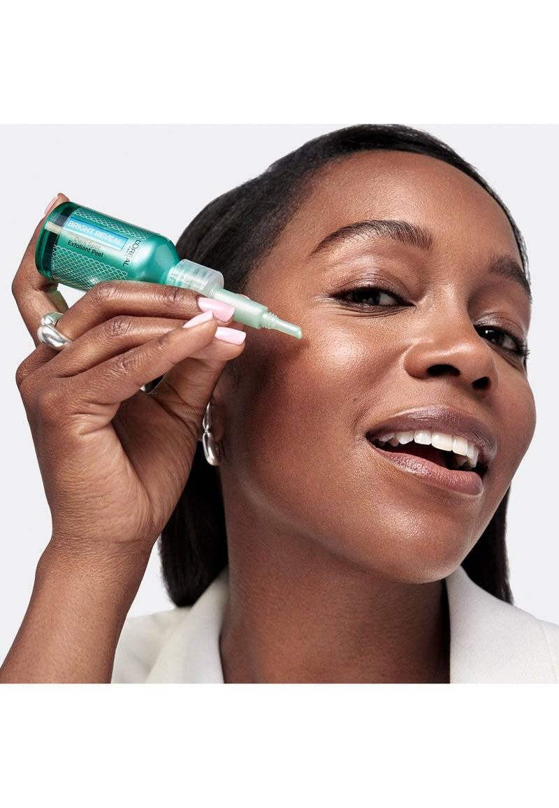 L'Oréal Paris Skin L'Oréal Paris Skin BRIGHT REVEAL DARK SPOT PEELING - Facial scrub & peel Kostenlose Rückgabe