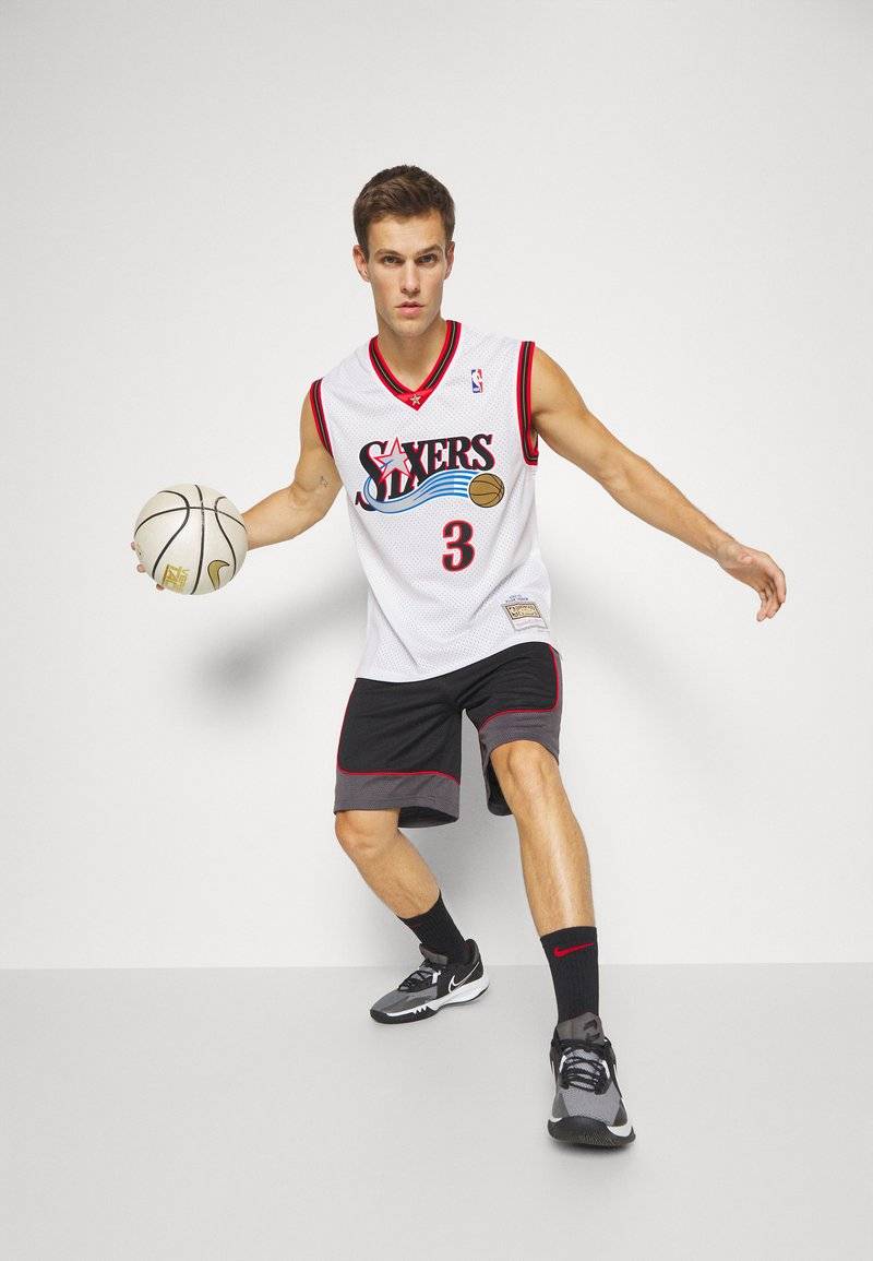 Mitchell & Ness Mitchell & Ness NBA ALLEN IVERSON PHILADELPHIA 76ERS SWINGMAN HOME - Club wear - white Fabrikladen