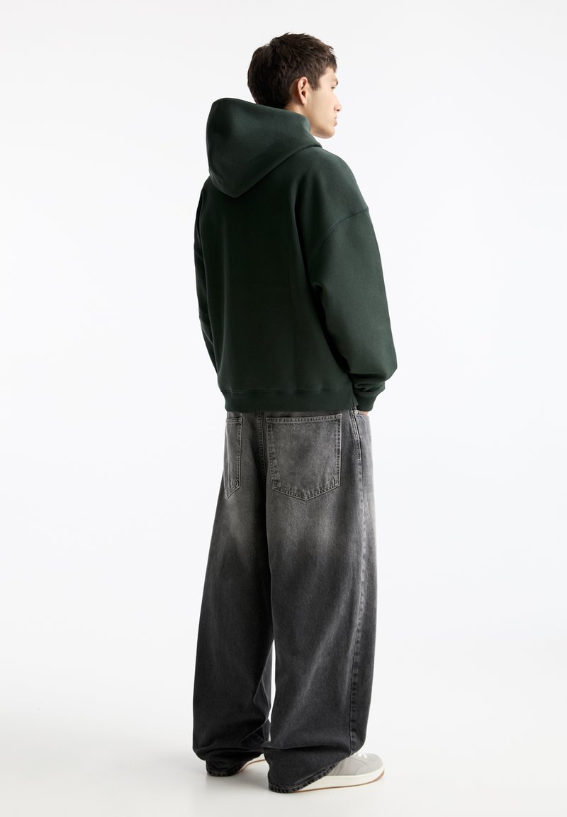PULL&BEAR PULL&BEAR BOXY - Hoodie - dark green im Angebot