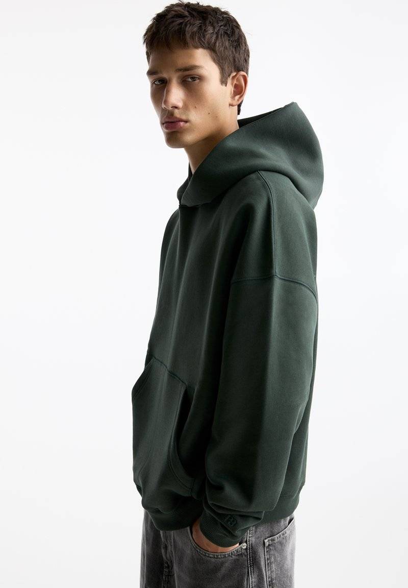 PULL&BEAR PULL&BEAR BOXY - Hoodie - dark green im Angebot