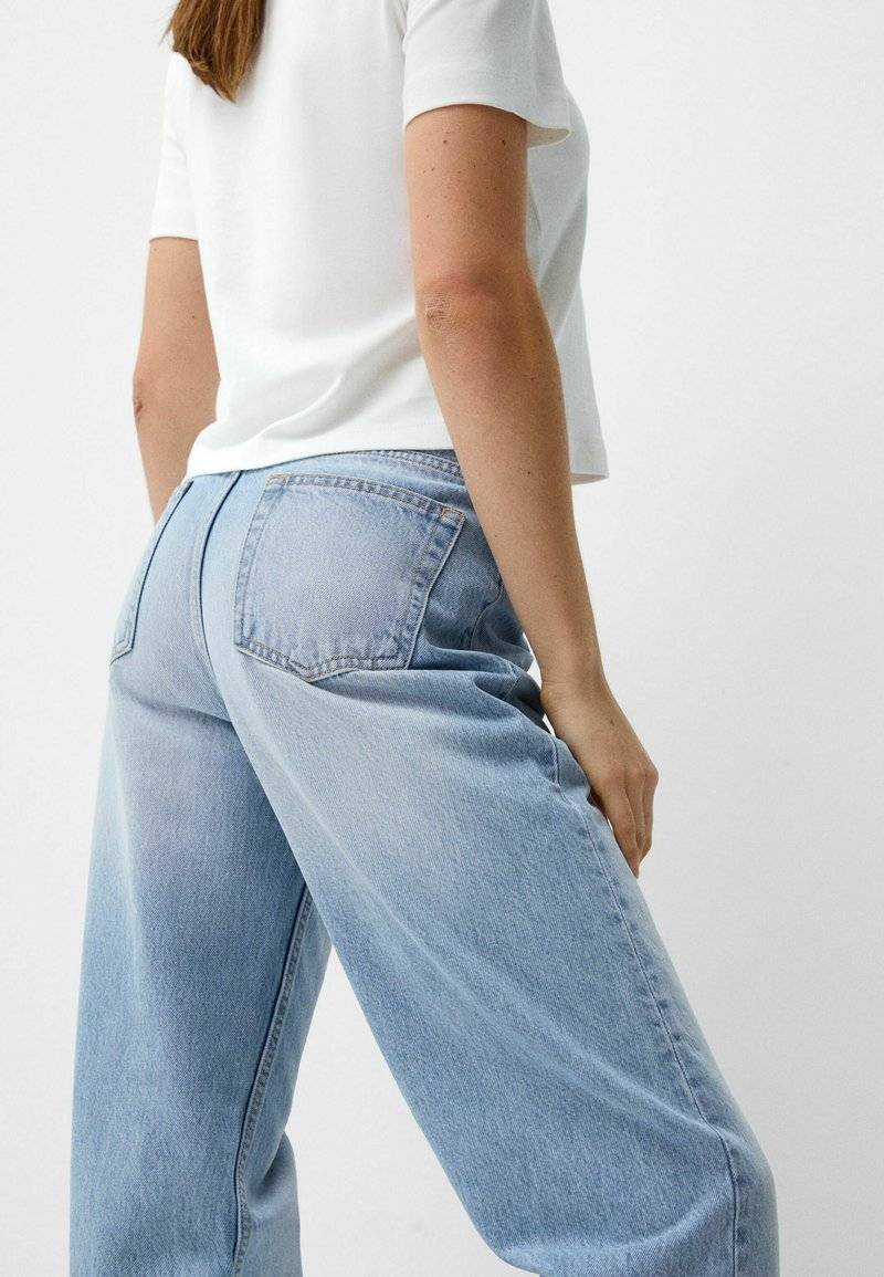 Bershka Bershka MOM - Straight leg jeans Jubiläumsangebot