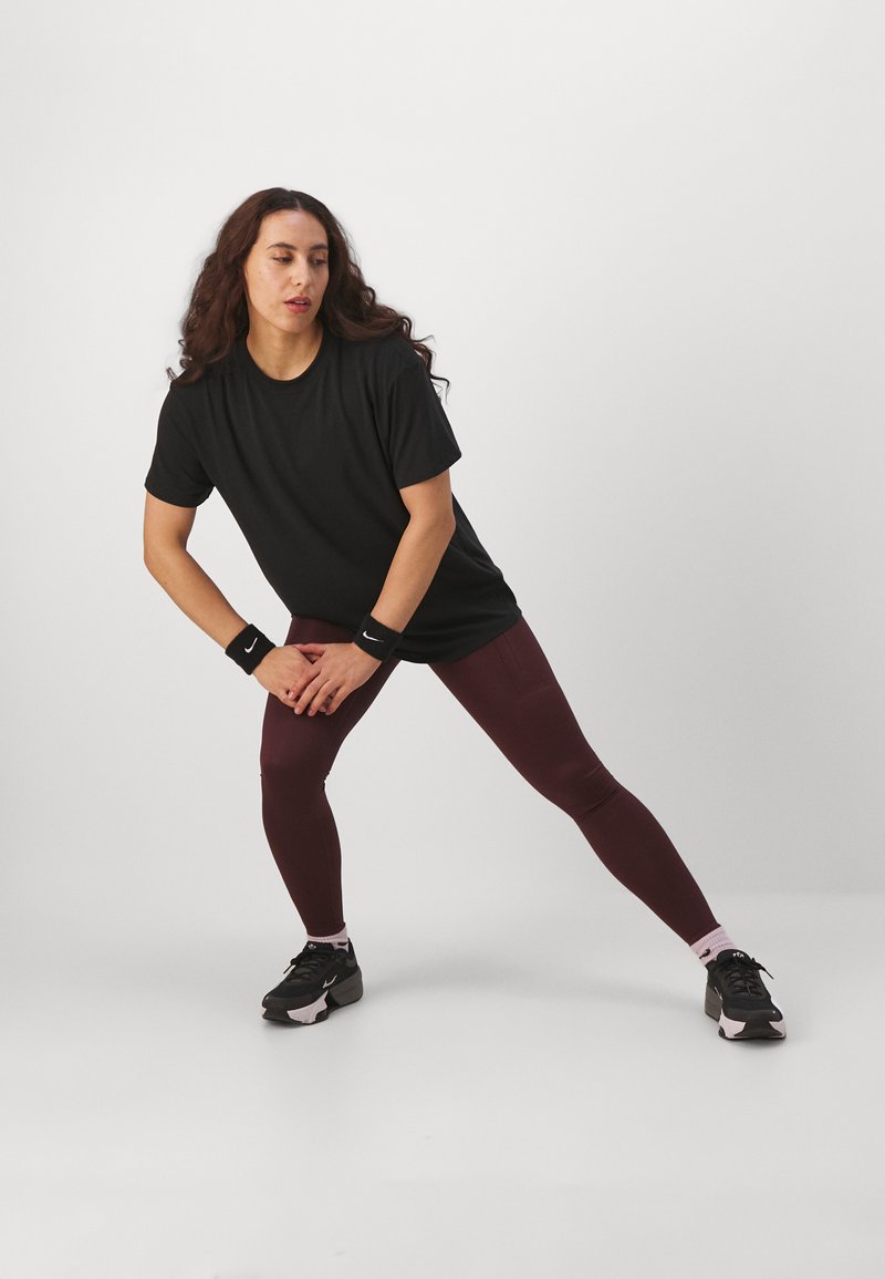 Nike Performance Nike Performance ONE RELAXED TOP - Sports T-shirt - black JETZT KAUFEN