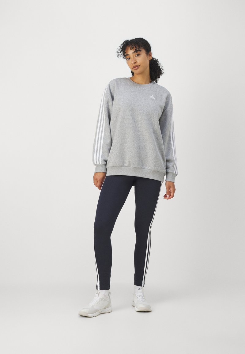 adidas Sportswear adidas Sportswear ESSENTIALS 3 STRIPES OVERSIZED - Sweatshirt Neueste Stile