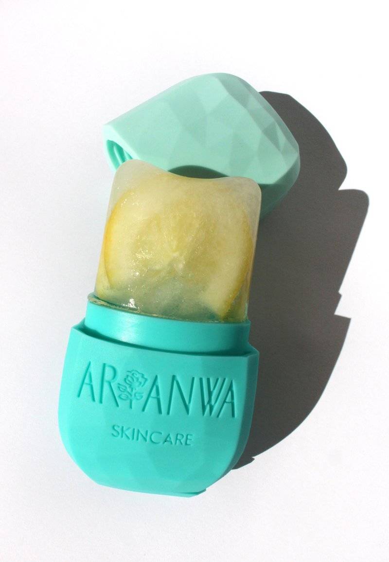 ARI ANWA Skincare ARI ANWA Skincare FACIAL ICE CUBE - MASSAGE ROLLER TOOL - Skincare tool - fresh blue Super Rabatt
