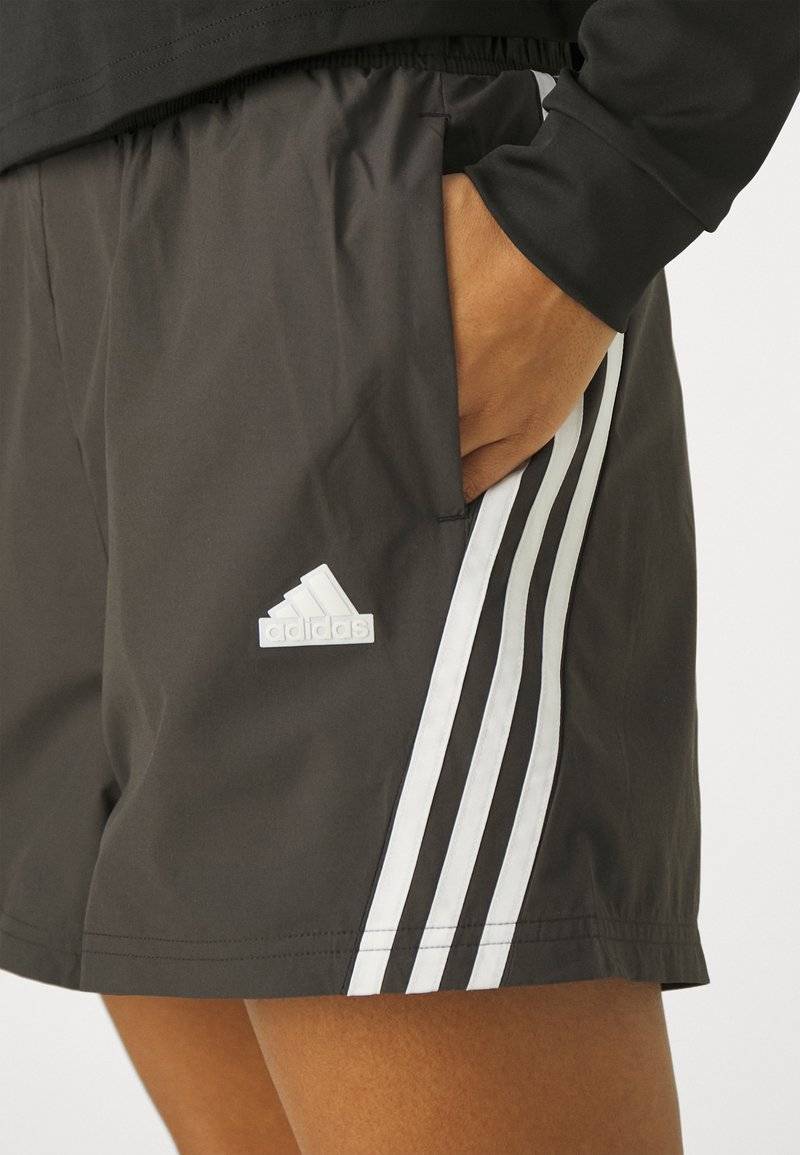 adidas Sportswear adidas Sportswear FUTURE ICONS THREE STRIPES SHORT - Sports shorts - black Lagerräumung