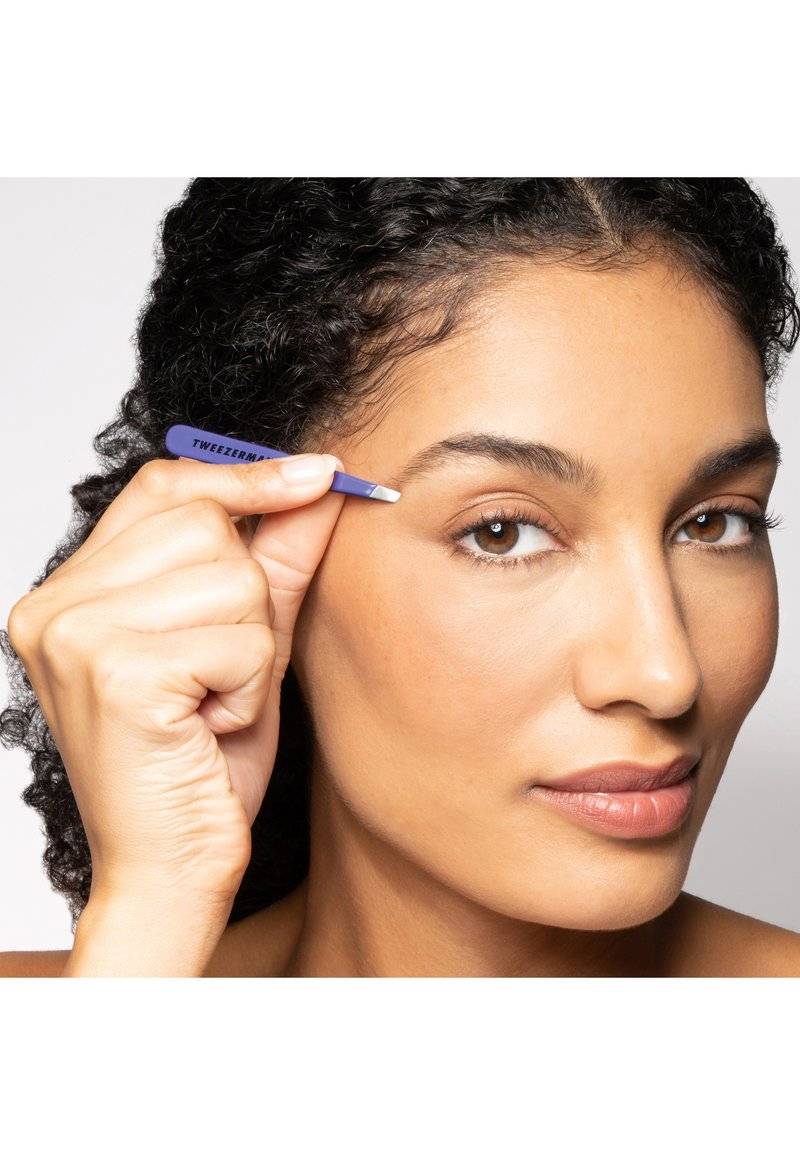 TWEEZERMAN TWEEZERMAN MINI SLANT TWEEZER - Hair removal tool - purple Bis zu 50% Rabatt