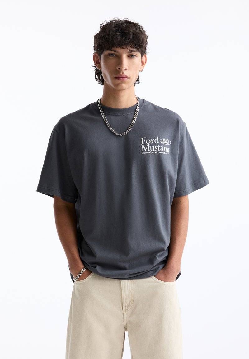 PULL&BEAR PULL&BEAR FORD SHORT SLEEVE - Print T-shirt - grey Nur für heute
