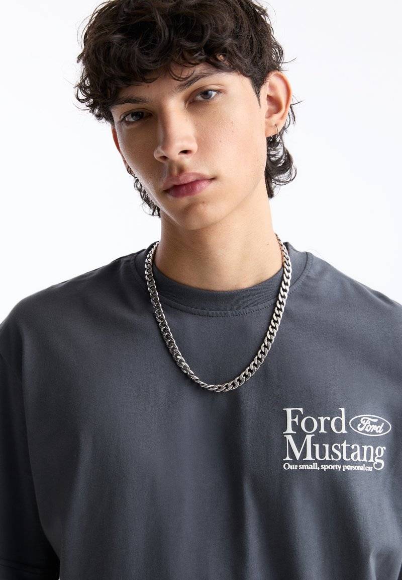 PULL&BEAR PULL&BEAR FORD SHORT SLEEVE - Print T-shirt - grey Nur für heute