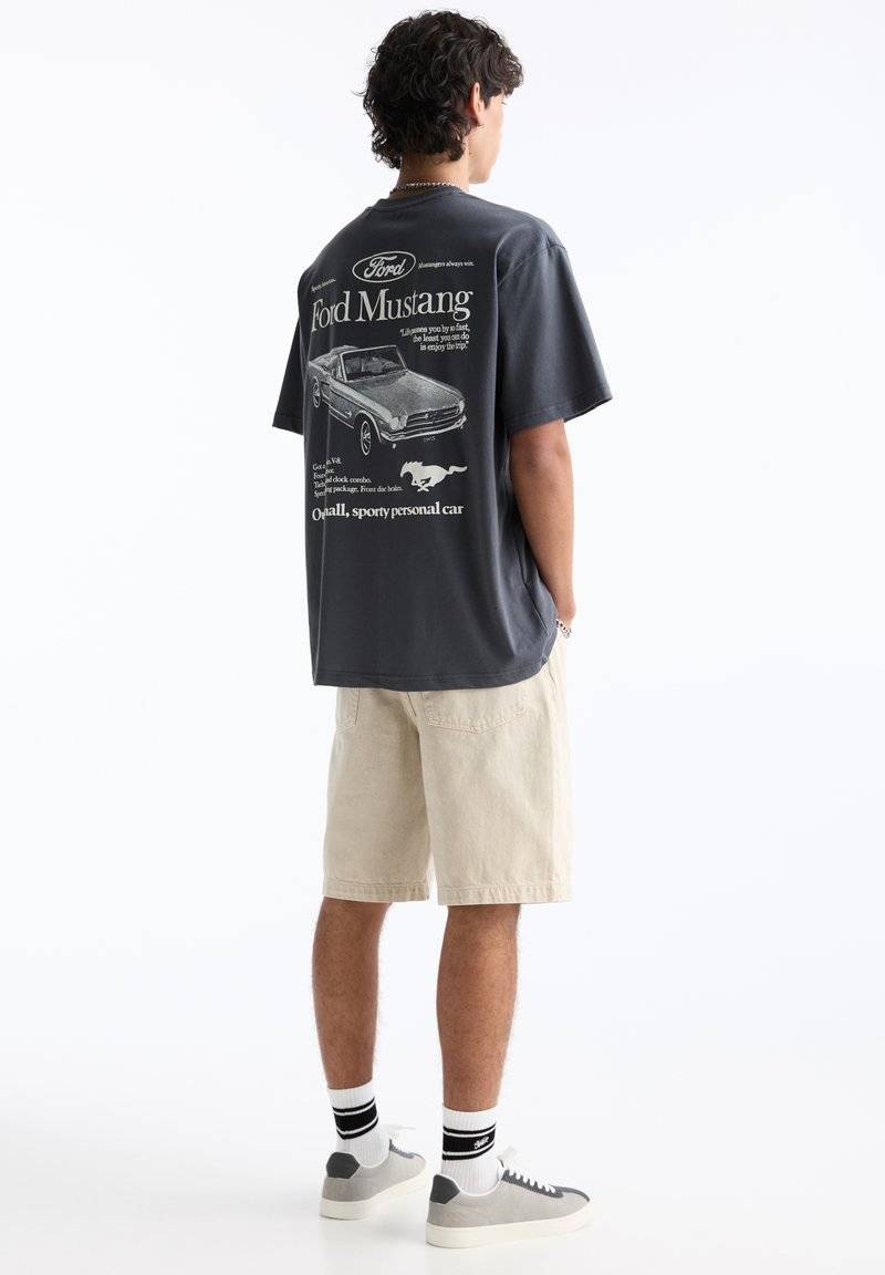 PULL&BEAR PULL&BEAR FORD SHORT SLEEVE - Print T-shirt - grey Nur für heute