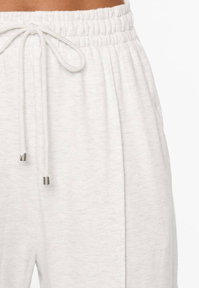 OYSHO OYSHO SOFT TOUCH RELAXED STRAIGHT-LEG - Tracksuit bottoms - mottled light grey Muttertagsangebot