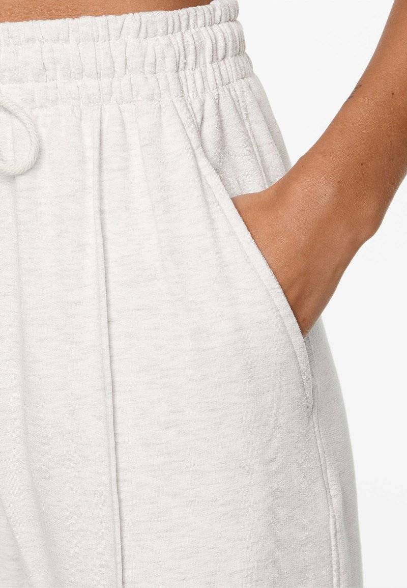 OYSHO OYSHO SOFT TOUCH RELAXED STRAIGHT-LEG - Tracksuit bottoms - mottled light grey Muttertagsangebot