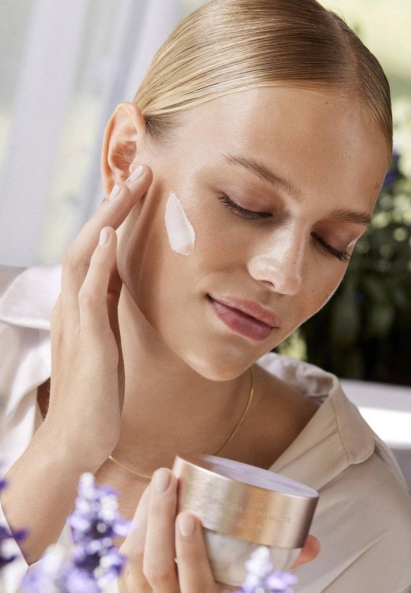 Rituals Rituals THE RITUAL OF NAMASTE GLOW ANTI-AGEING DAY CREAM REFILL - Face cream Tägliche Deals