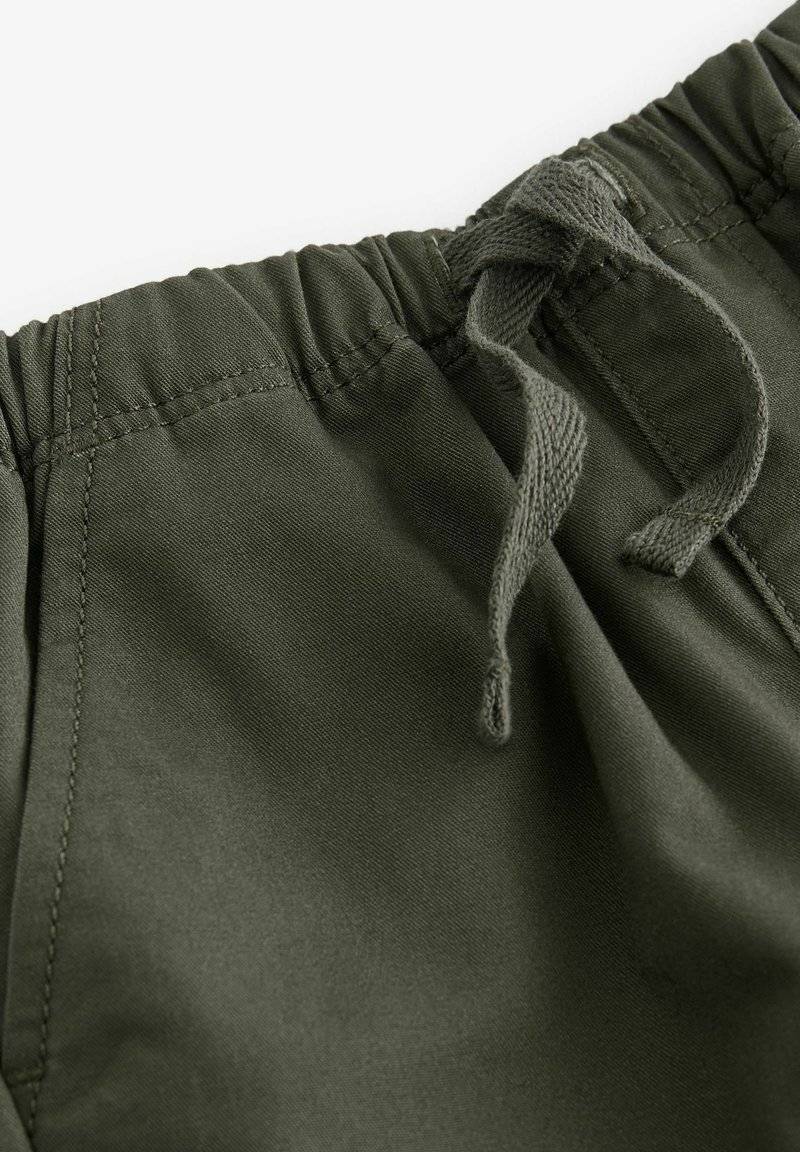 Next Next SIDE POCKET PULL-ON STANDARD - Trousers - khaki green 50% Rabatt mit kostenlosem Versand