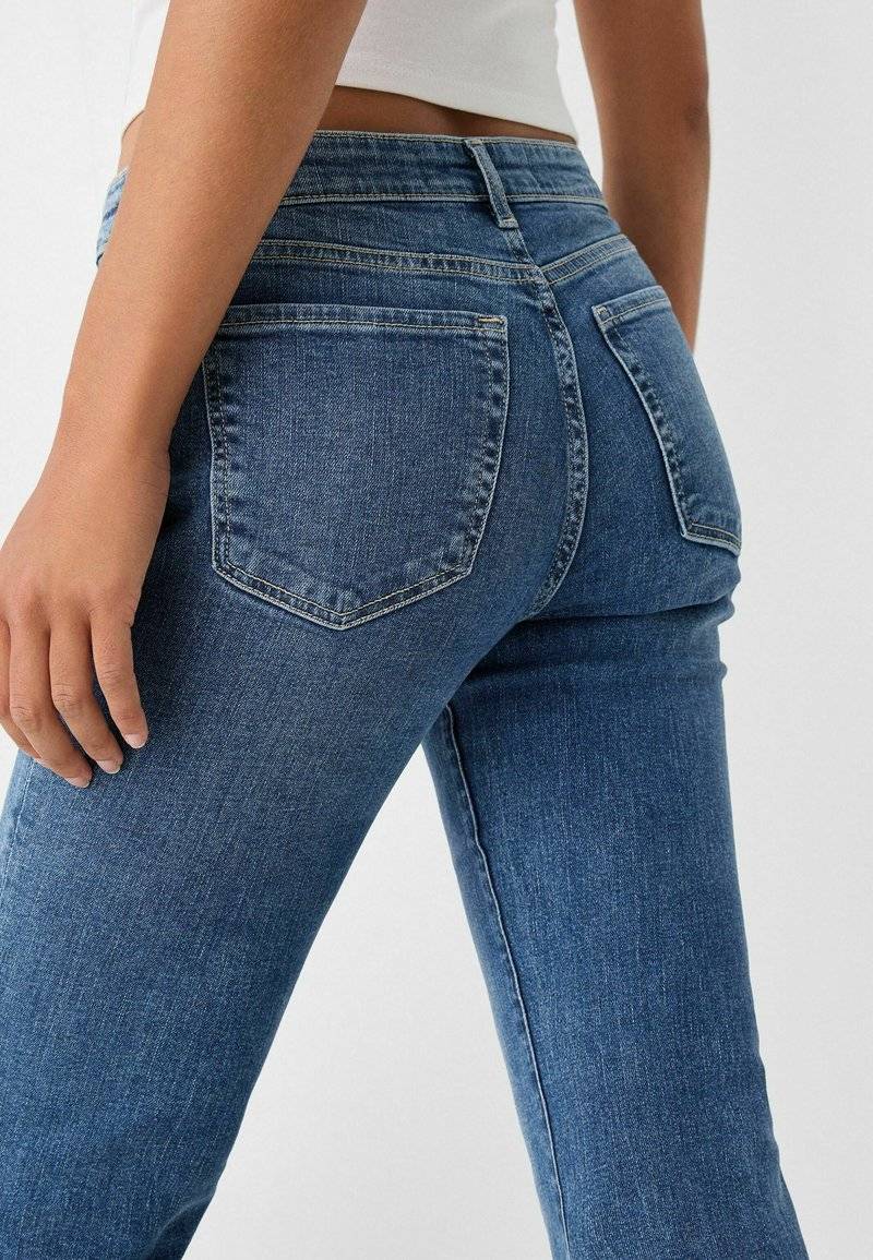 Bershka Bershka Flared Jeans - light blue denim Fabrikladen