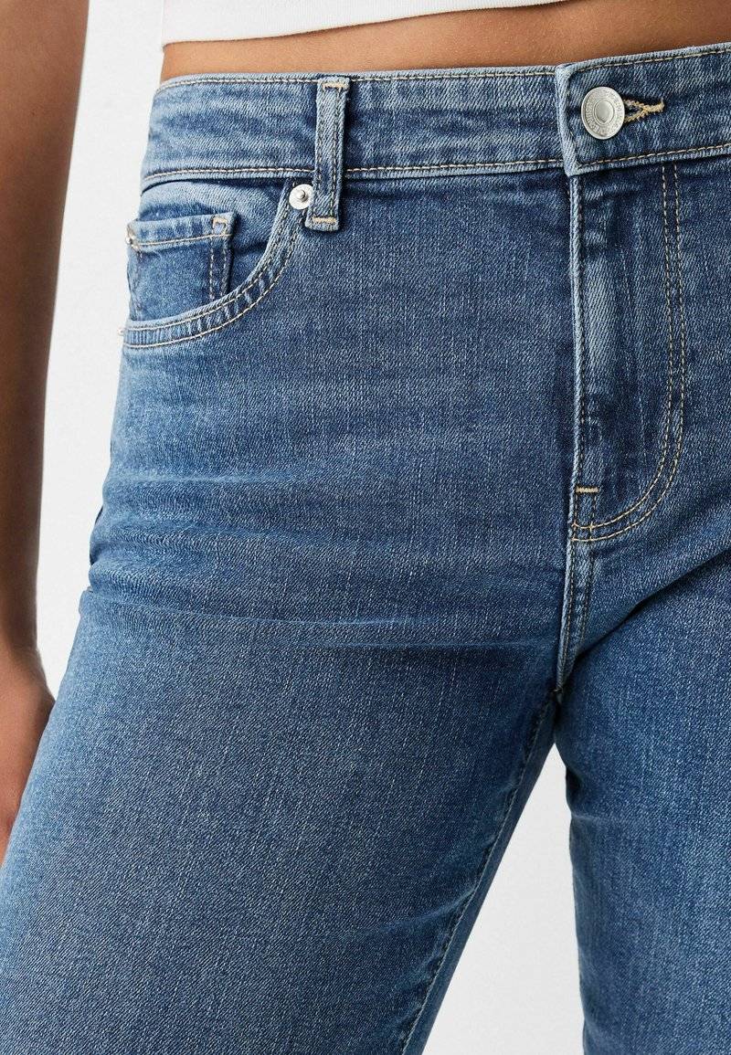 Bershka Bershka Flared Jeans - light blue denim Fabrikladen