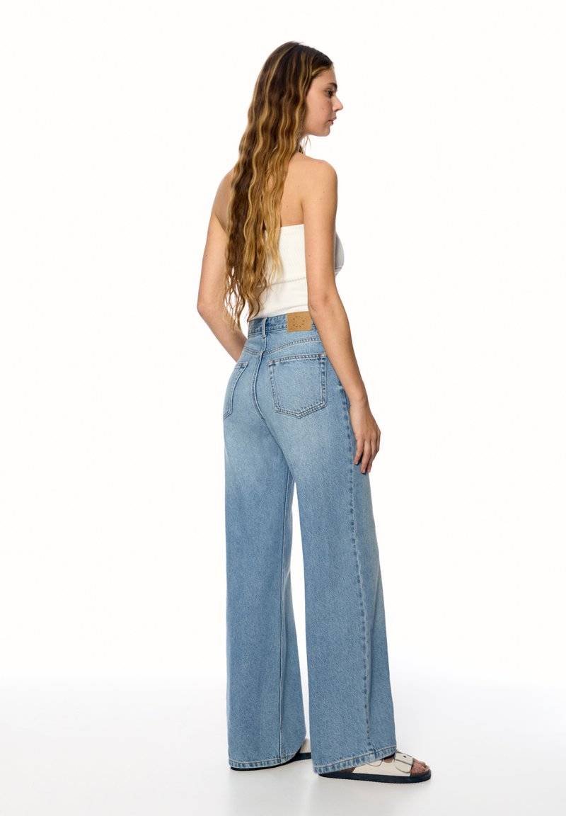 PULL&BEAR PULL&BEAR HIGH WAIST - Flared Jeans - blue Speichern exportieren