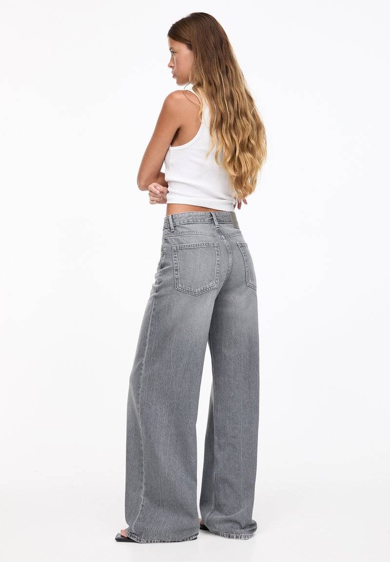 PULL&BEAR PULL&BEAR OVERSIZE - Flared Jeans - grey Im Verkauf