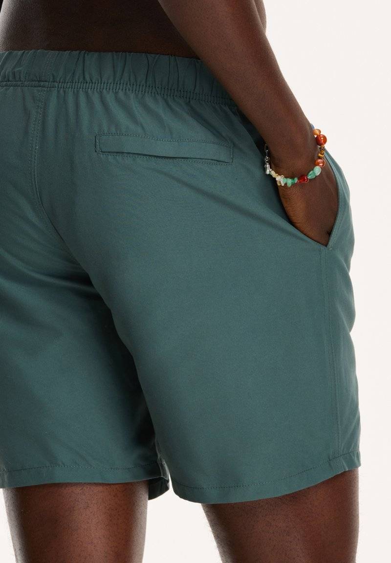 Shiwi Shiwi REGULAR FIT - Swimming shorts - smokey green 50% Rabatt für begrenzte Zeit