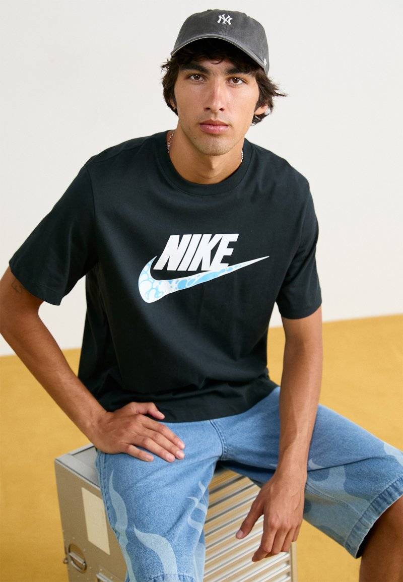 Nike Sportswear Nike Sportswear TEE FUTURA - Print T-shirt - black Günstiger Verkauf