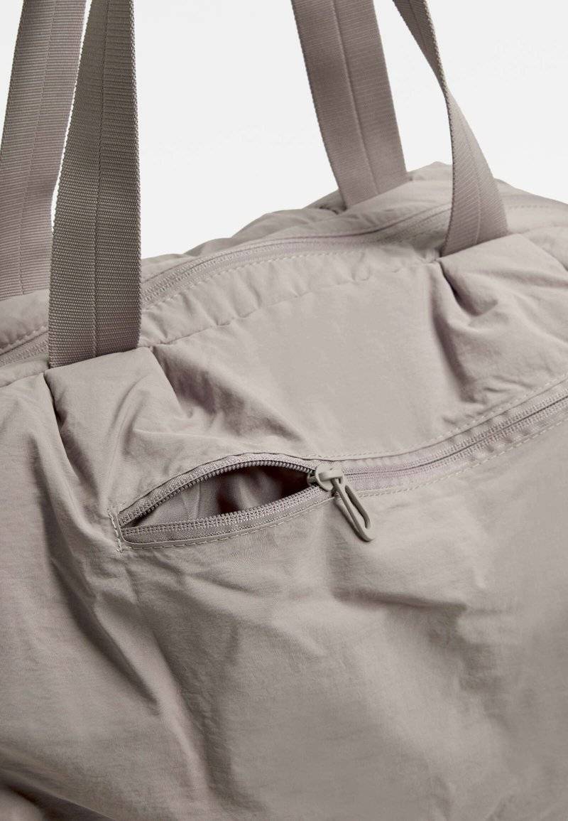 OYSHO OYSHO RUCHED - Holdall - grey Großer Ausverkauf