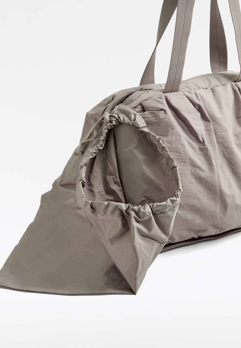 OYSHO OYSHO RUCHED - Holdall - grey Großer Ausverkauf