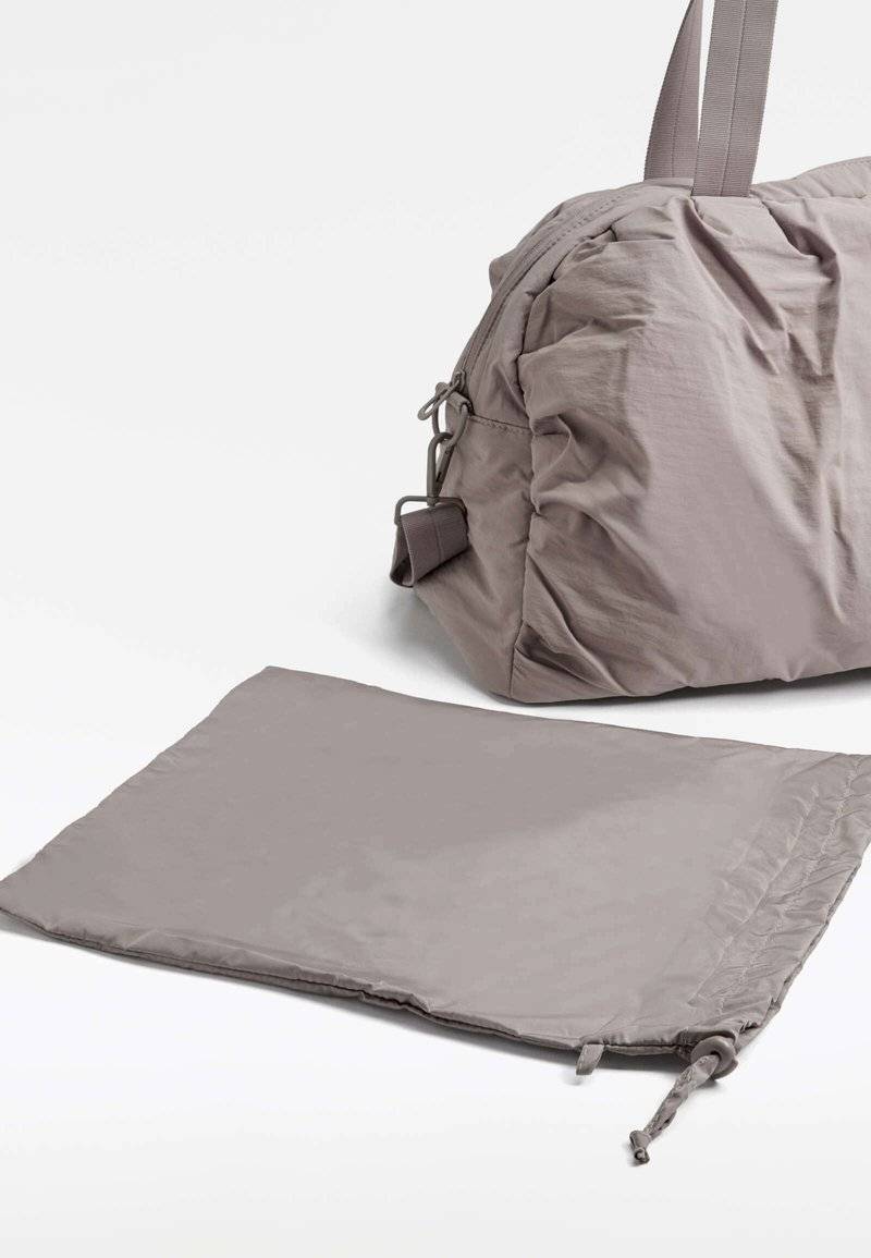 OYSHO OYSHO RUCHED - Holdall - grey Großer Ausverkauf