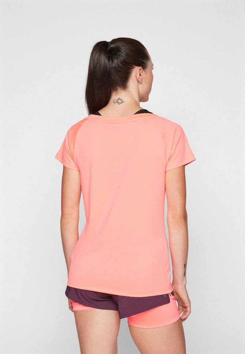 Puma Puma TRAIN FAVORITE CAT TEE - Sports T-shirt - sunset glow Exklusivangebot