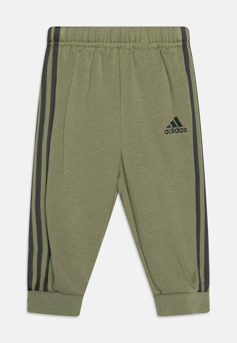 adidas Performance adidas Performance ESSENTIALS ALLOVER PRINTED - Tracksuit - tent green Saisonschlussverkauf