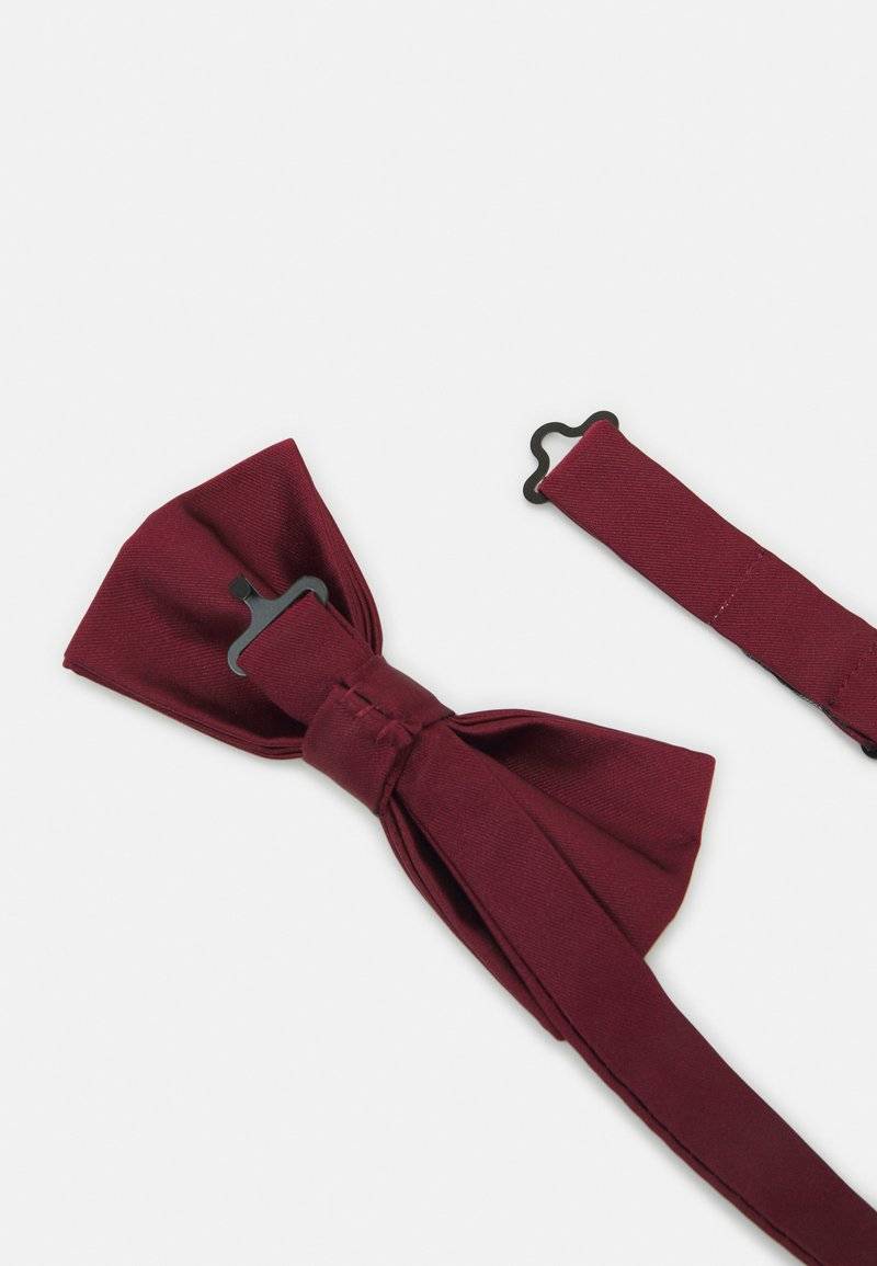 Pier One Pier One SET - Pocket square - bordeaux 50% Rabatt mit kostenlosem Versand