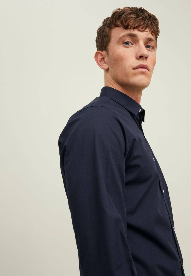 Jack & Jones Jack & Jones JJJOE SHIRT PLAIN - Formal shirt - navy blazer Kostenloser Versand international
