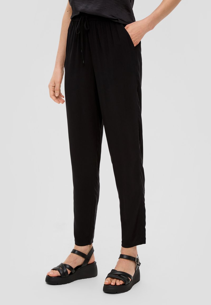 s.Oliver s.Oliver ANKLE-AUS REINER - Trousers - schwarz 2025