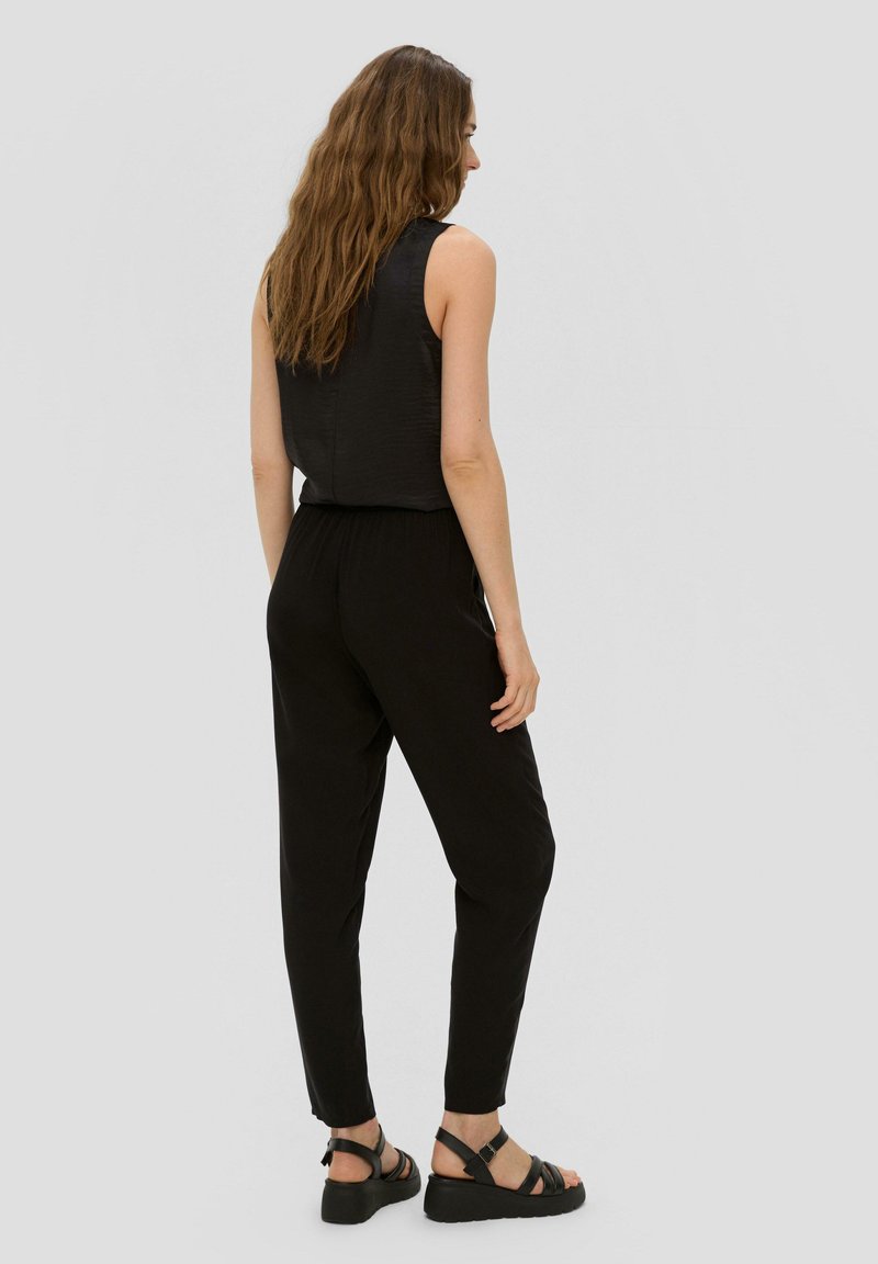 s.Oliver s.Oliver ANKLE-AUS REINER - Trousers - schwarz 2025