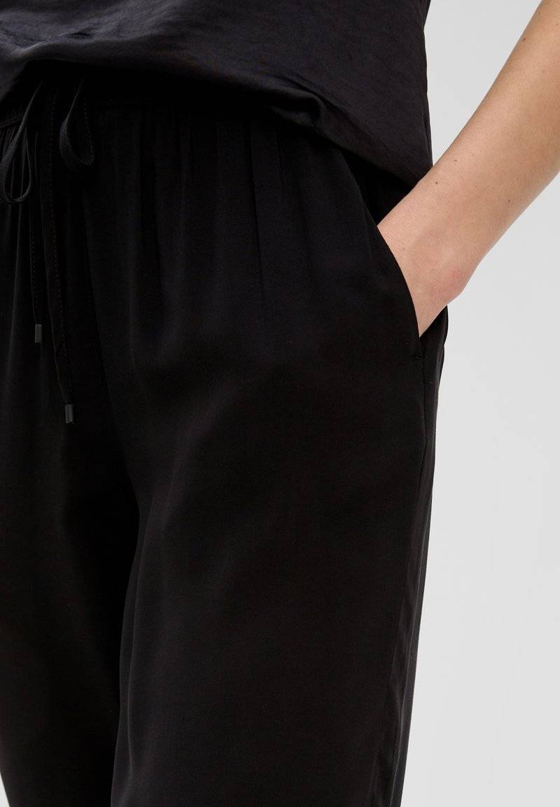 s.Oliver s.Oliver ANKLE-AUS REINER - Trousers - schwarz 2025