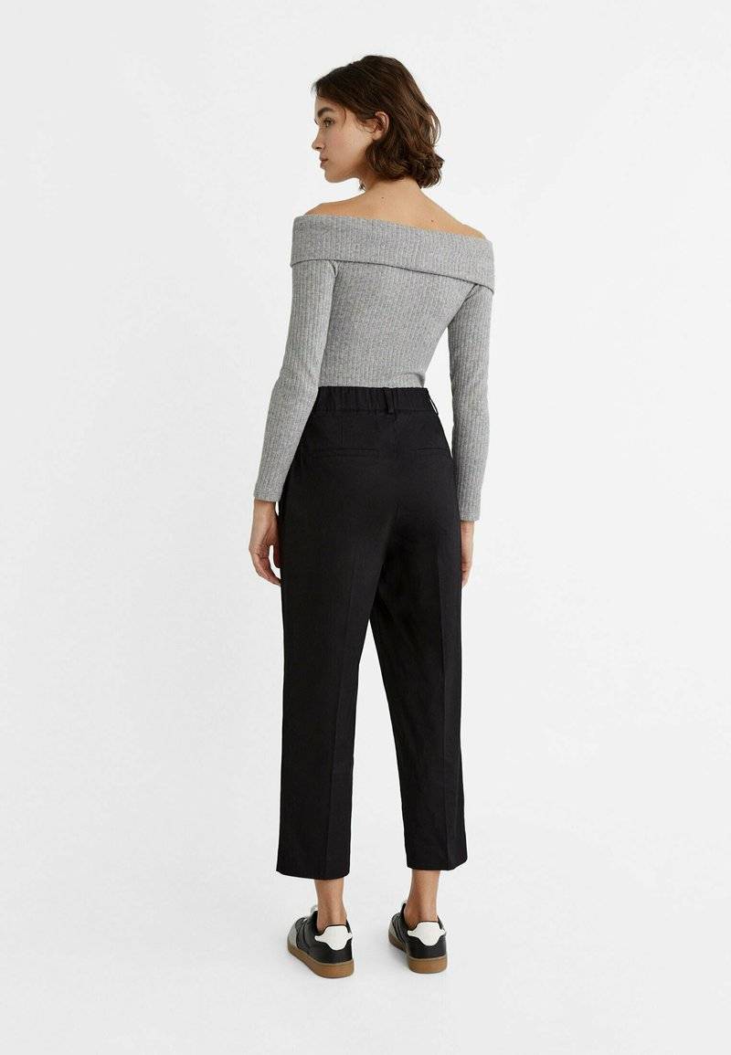 Stradivarius Stradivarius CARROT WITH DARTS DETAIL - Trousers - black Outlet