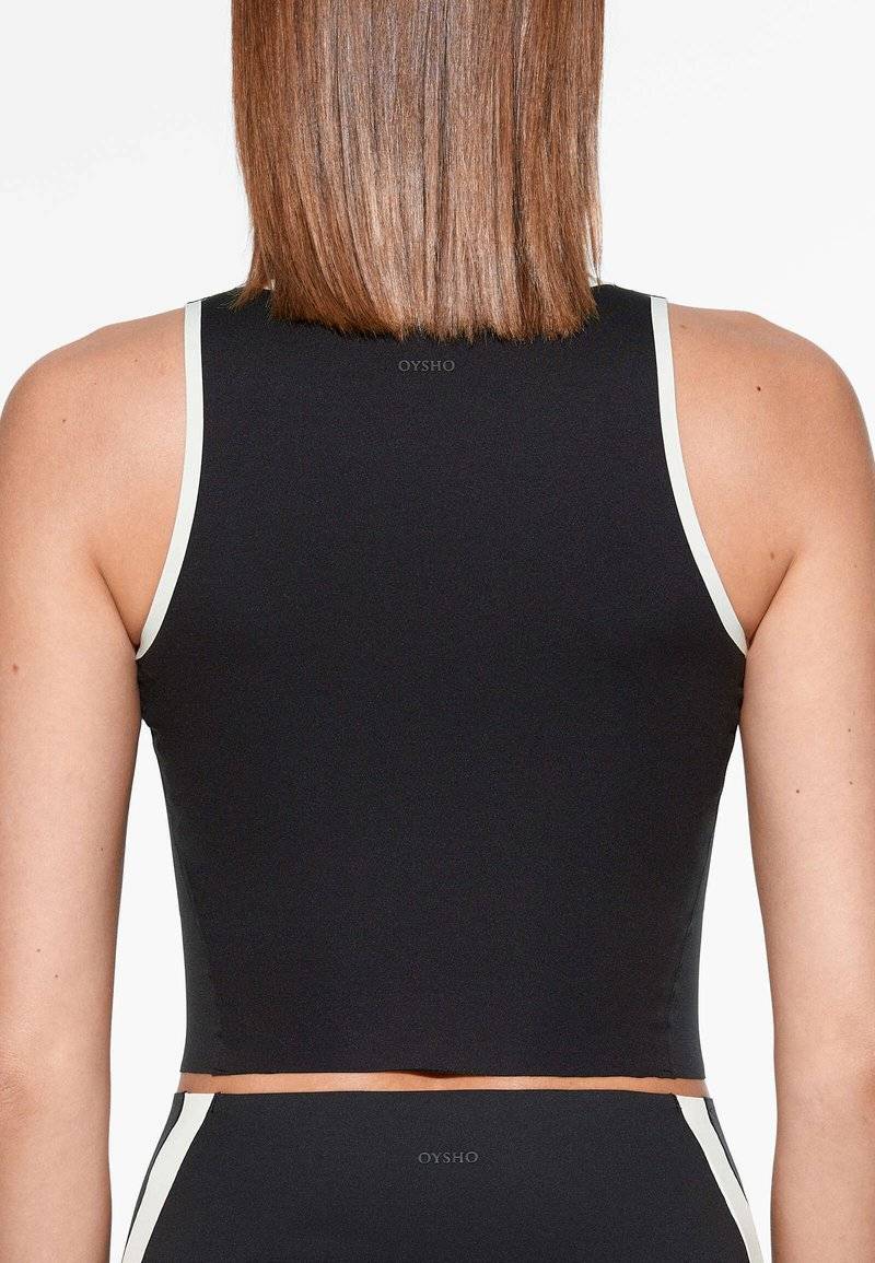 OYSHO OYSHO PERFECT-ADAPT PIPING - Sports T-shirt - black Versandkostenfrei