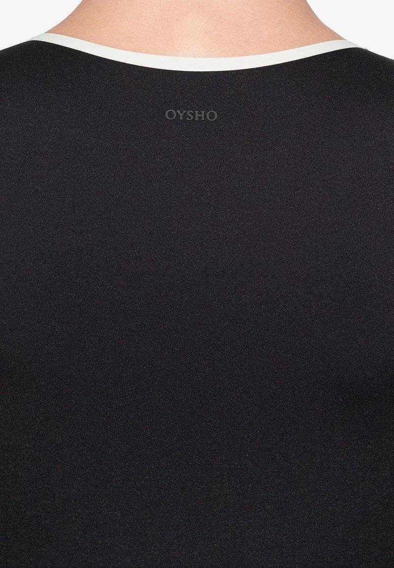 OYSHO OYSHO PERFECT-ADAPT PIPING - Sports T-shirt - black Versandkostenfrei