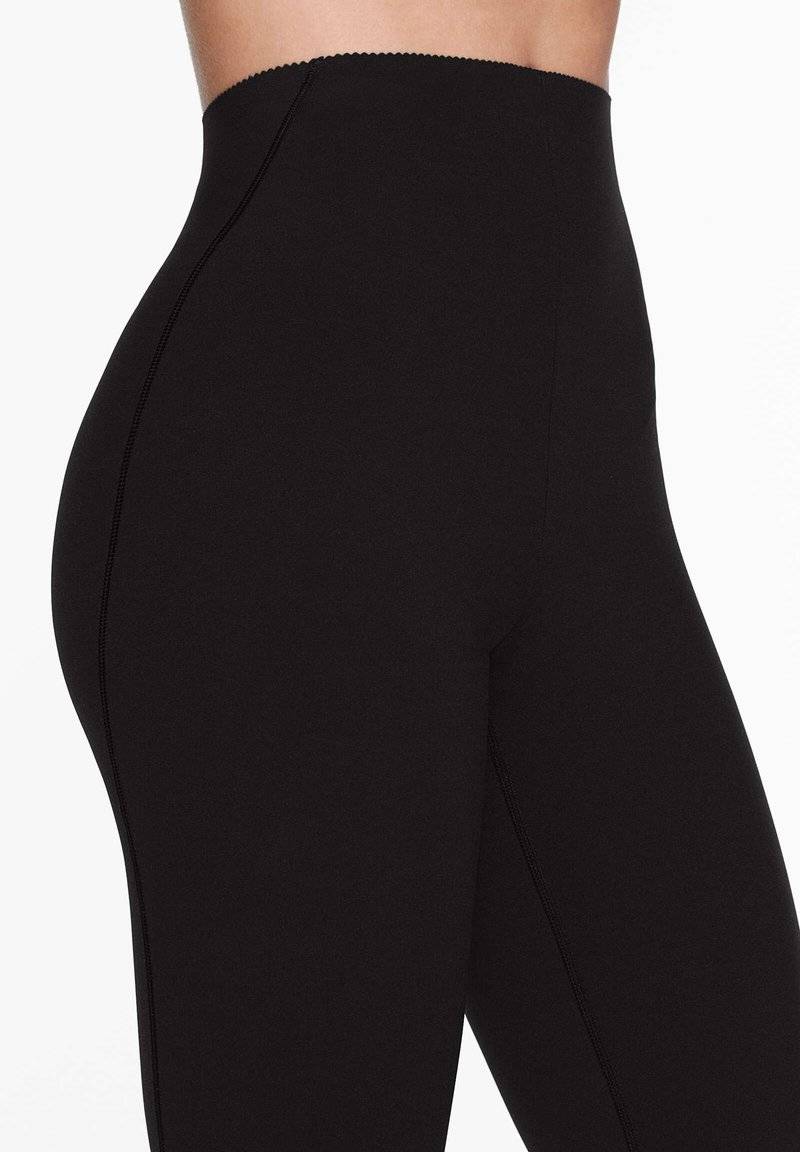 OYSHO OYSHO COMPRESSIVE WAIST CONTROL ANKLE-LENGTH - Leggings - black Exklusivangebot
