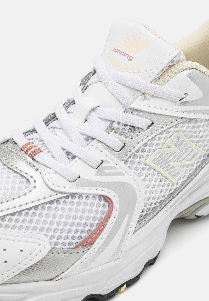 New Balance New Balance 530 UNISEX - Trainers - white Letzter Tag