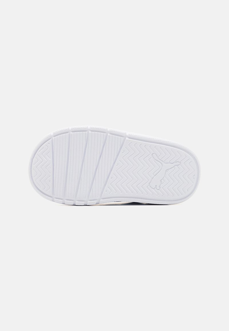 Puma Puma COURTFLEX V3 EASE IN UNISEX - Training shoe zollfrei