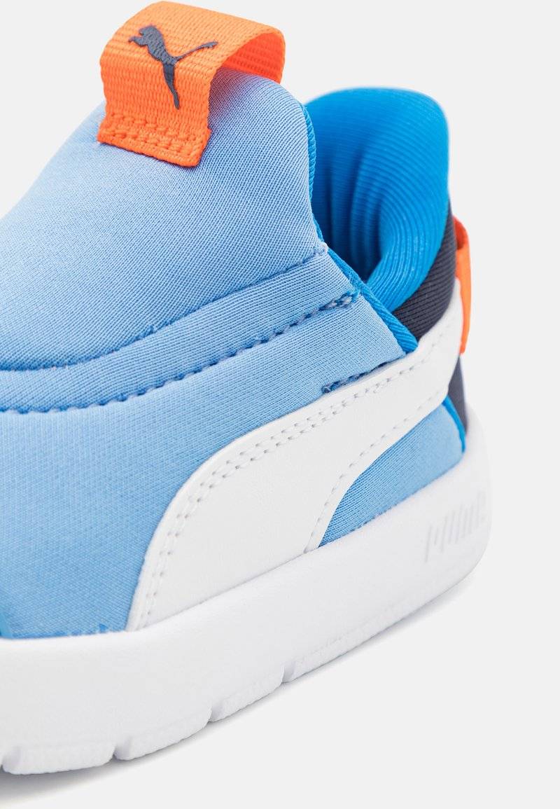 Puma Puma COURTFLEX V3 EASE IN UNISEX - Training shoe zollfrei