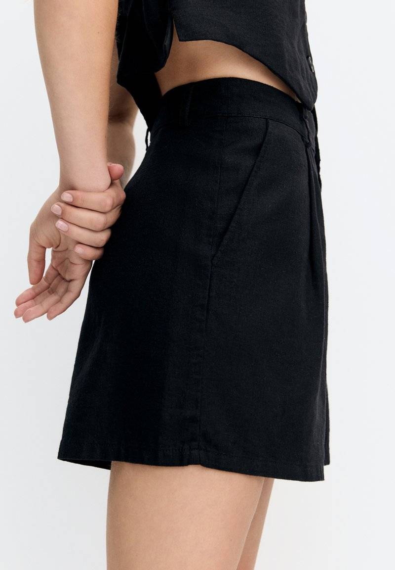 PULL&BEAR PULL&BEAR RUSTIC - BERMUDA - Shorts - black Meist gekauft